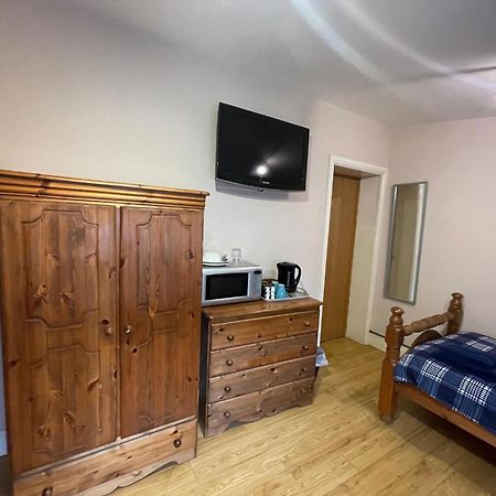 Abbey Guest House มิลตันคีนส์ ภายนอก รูปภาพ