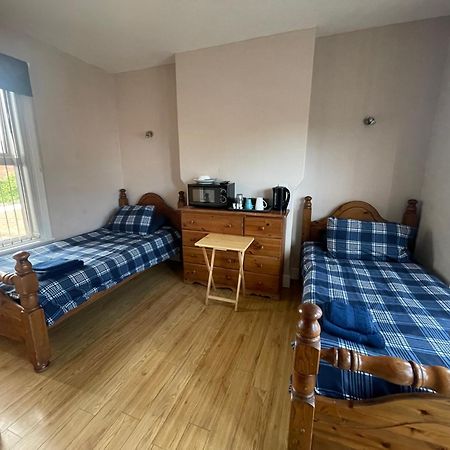 Abbey Guest House มิลตันคีนส์ ภายนอก รูปภาพ