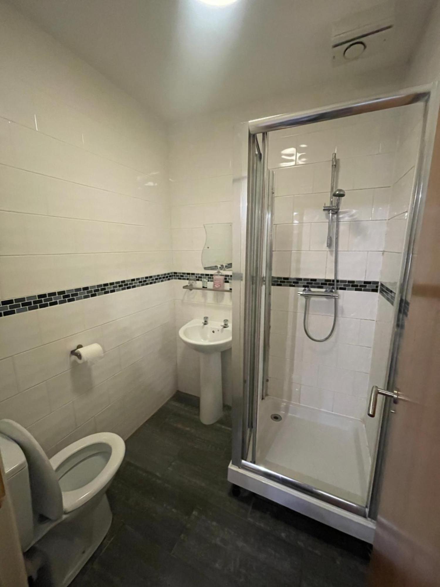 Abbey Guest House มิลตันคีนส์ ภายนอก รูปภาพ