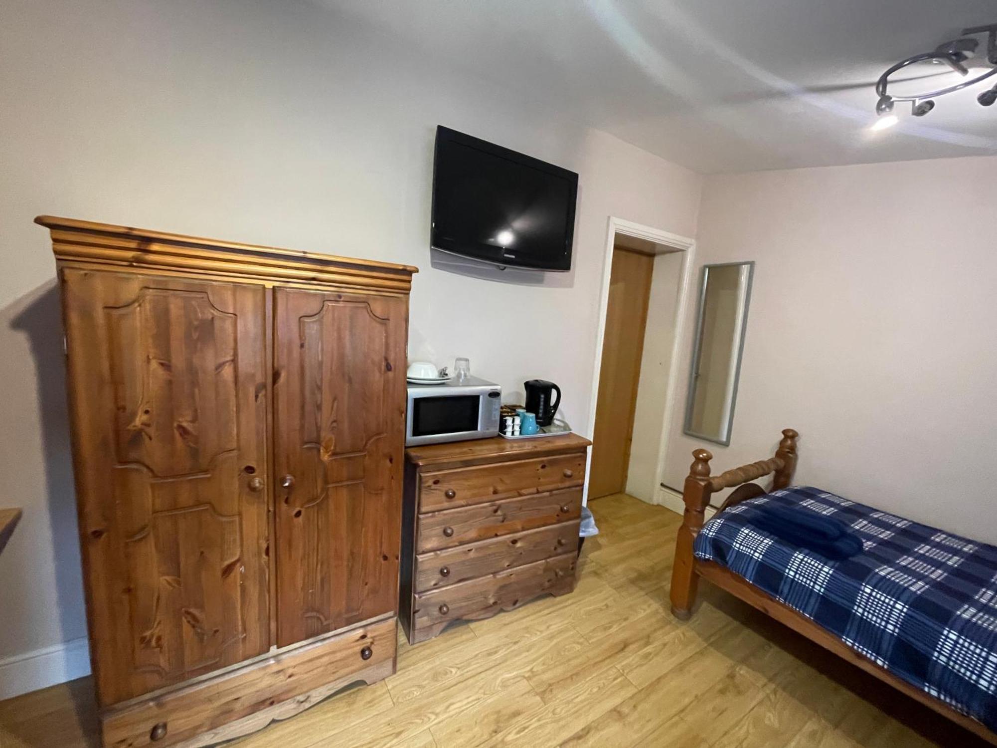 Abbey Guest House มิลตันคีนส์ ภายนอก รูปภาพ