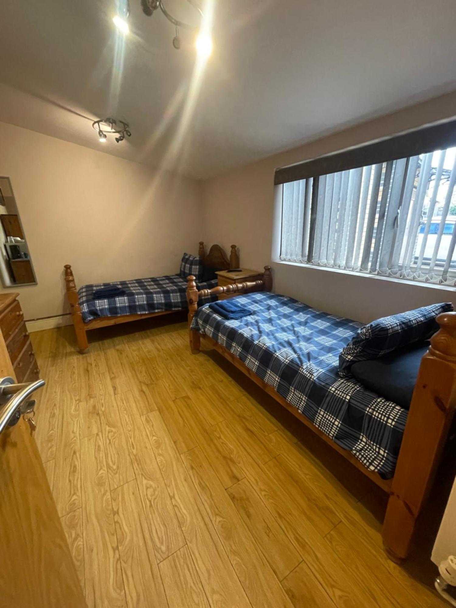 Abbey Guest House มิลตันคีนส์ ภายนอก รูปภาพ