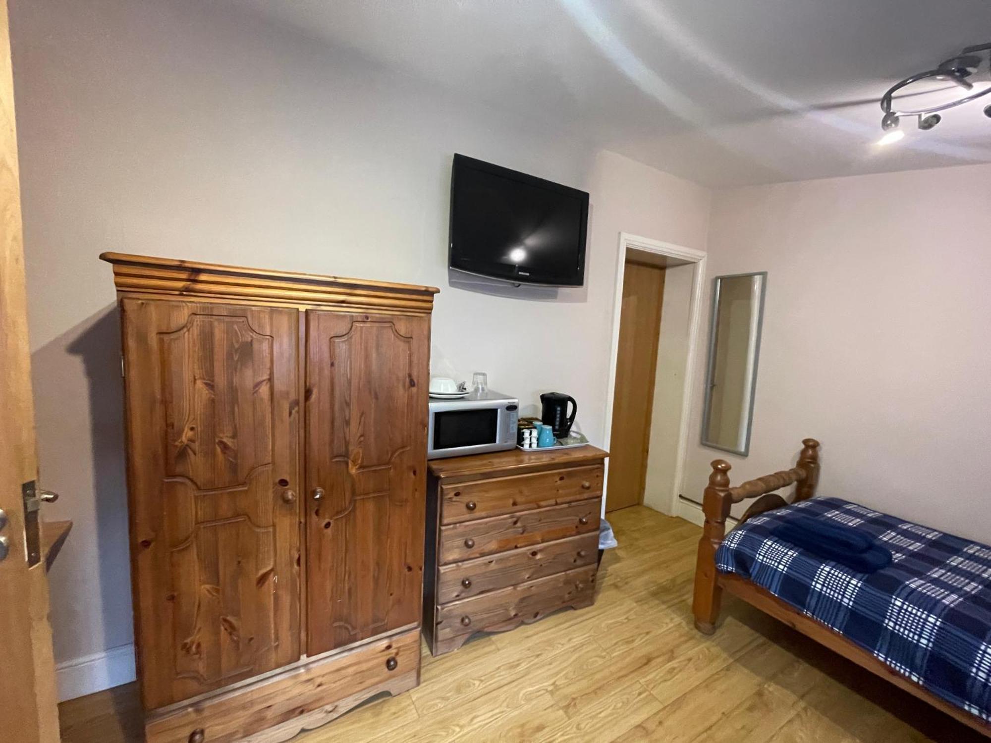 Abbey Guest House มิลตันคีนส์ ภายนอก รูปภาพ
