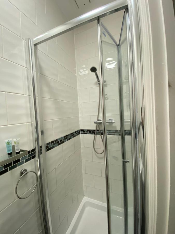 Abbey Guest House มิลตันคีนส์ ภายนอก รูปภาพ
